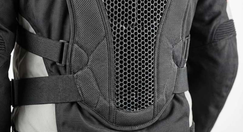 Rückenprotektor richtig anlegen